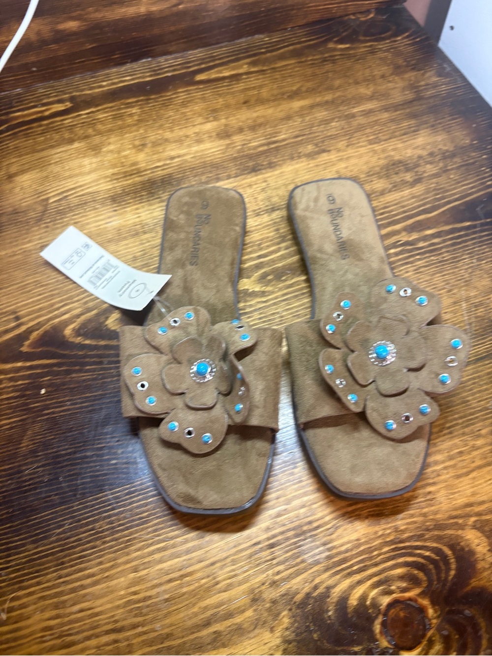 No boundaries brown floral sandals size 6